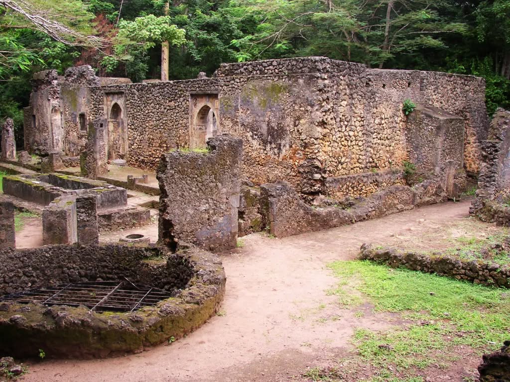 GEDE RUINS &  MIDA CREEK TOUR